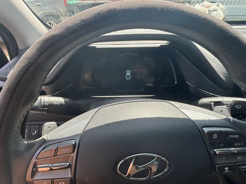 Used 2022 Hyundai Ioniq SEL image 9