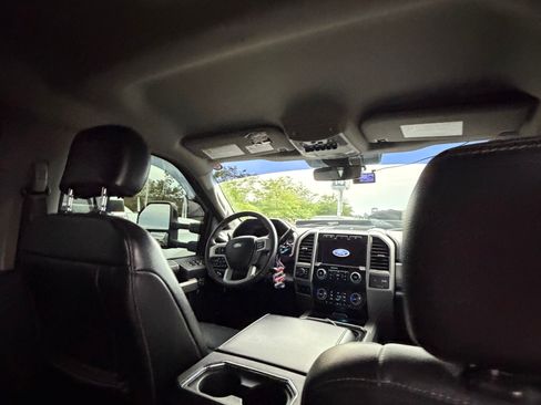 Used 2020 Ford F250 Lariat w/ Lariat Value Package AWD/4WD image 2