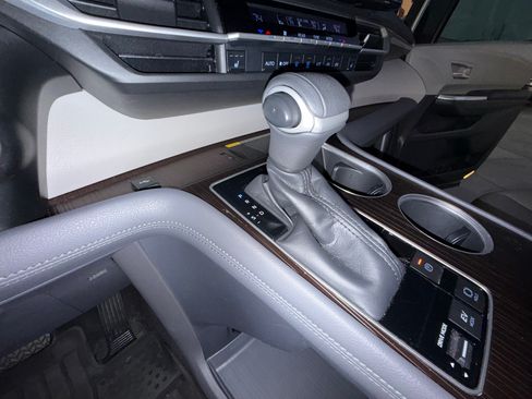 Used 2021 Toyota Sienna XLE w/ XLE Plus Package image 16