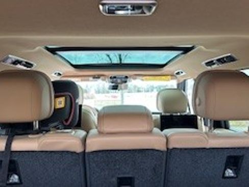 Used 2025 Land Rover Range Rover Long Wheelbase SE image 12