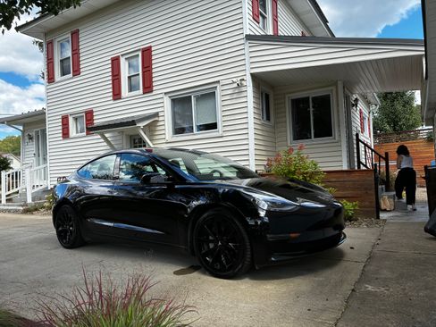 Used 2022 Tesla Model 3 Long Range AWD/4WD image 5