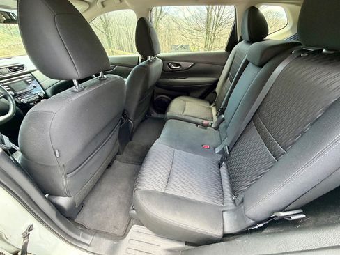 Used 2017 Nissan Rogue SV image 13