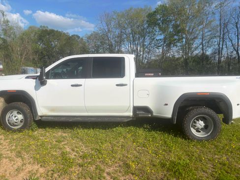 Used 2024 GMC Sierra 3500 Pro w/ Convenience Package image 2