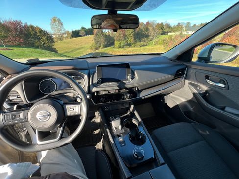 Used 2021 Nissan Rogue SV image 8