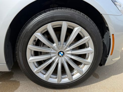 Used 2019 BMW 740i xDrive image 12