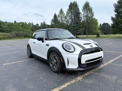 Used 2024 MINI Cooper SE FWD image 1