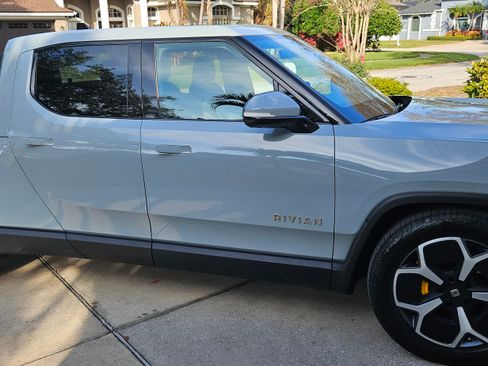 Used 2022 Rivian R1T Adventure image 2