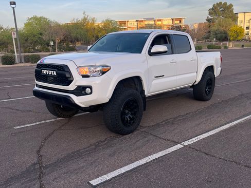 Used 2019 Toyota Tacoma SR5 image 2