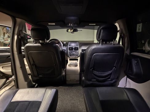 Used 2017 Dodge Grand Caravan SXT w/ Driver Convenience Group image 11