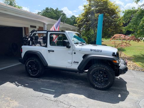 Used 2021 Jeep Wrangler Sport image 10