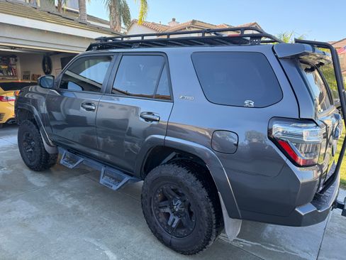 Used 2016 Toyota 4Runner SR5 image 5