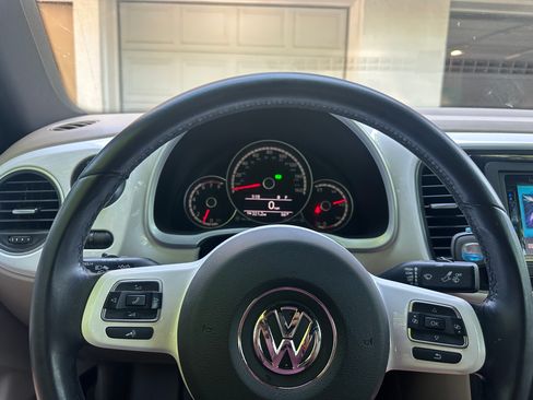 Used 2013 Volkswagen Beetle 2.5 FWD image 6