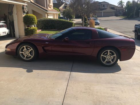 Used 2003 Chevrolet Corvette Coupe w/ Preferred Equipment Group RWD image 2
