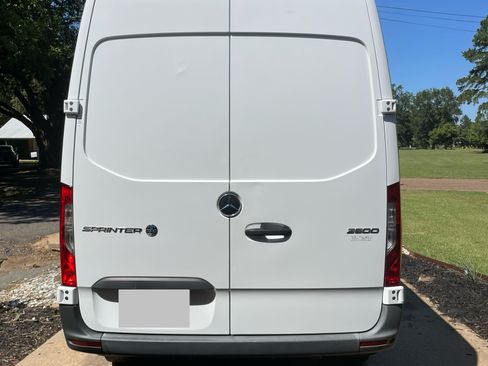 Used 2020 Mercedes-Benz Sprinter 2500 image 4
