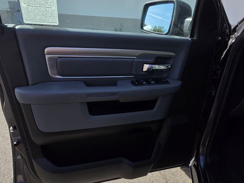 Used 2018 RAM 1500 Classic SLT image 33