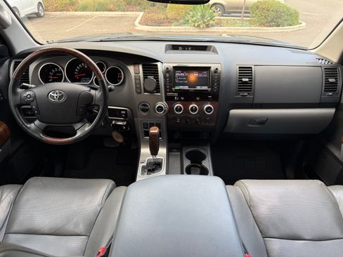 Used 2013 Toyota Tundra Platinum image 18