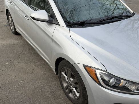 Used 2017 Hyundai Elantra SE image 10