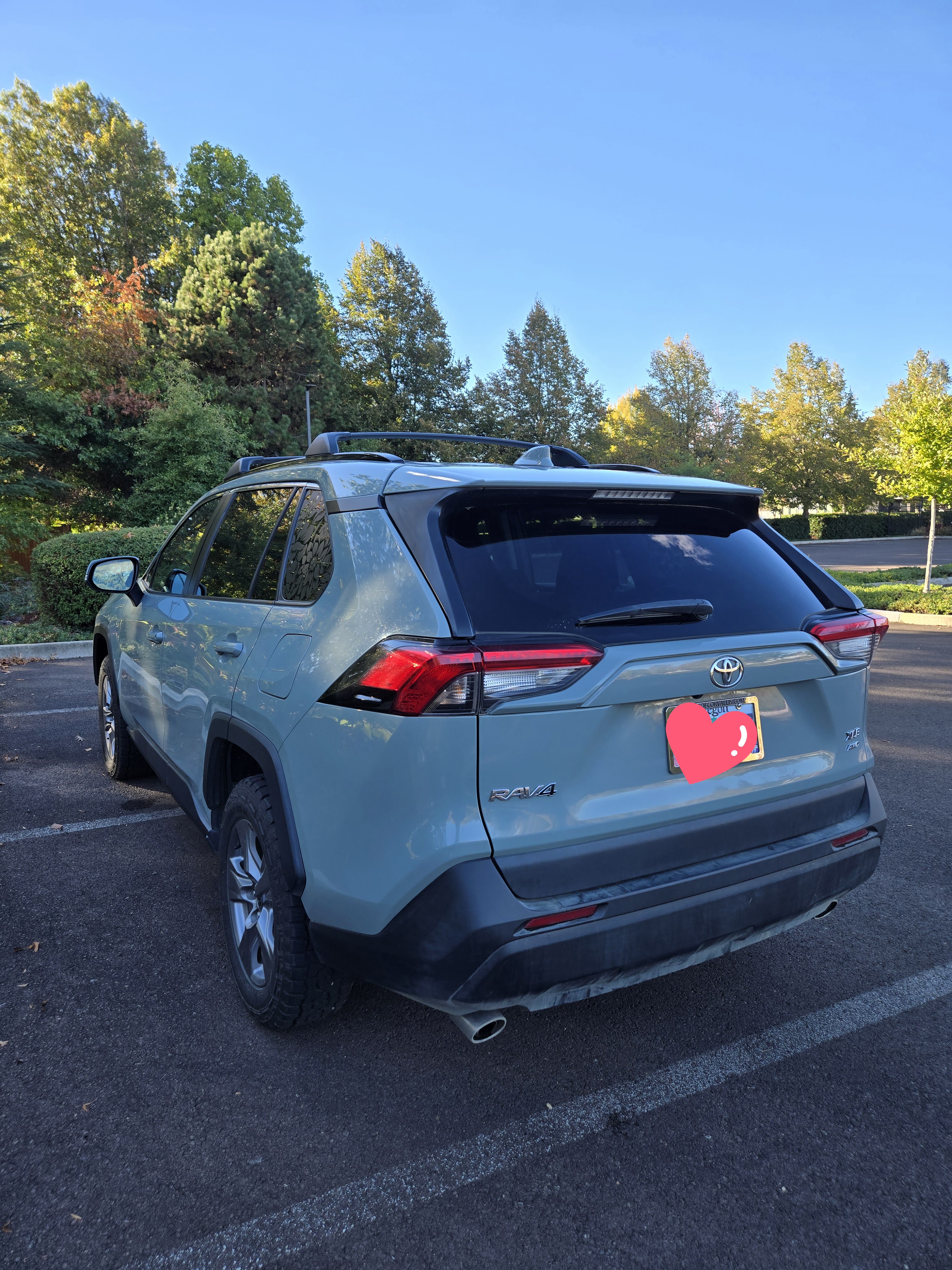 Used 2022 Toyota RAV4 XLE AWD/4WD image 10