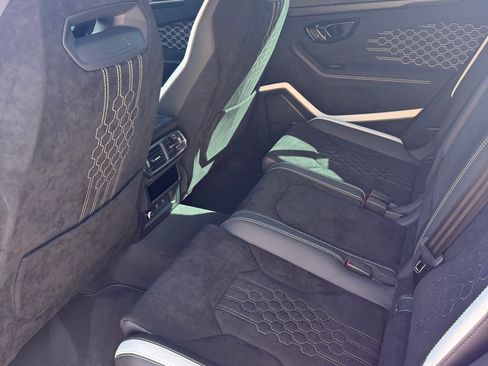 Used 2024 Lamborghini Urus Performante AWD/4WD image 12