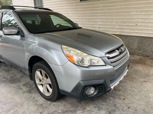 Used 2014 Subaru Outback 2.5i Limited w/ Moonroof Package image 2