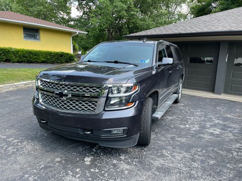 Used 2018 Chevrolet Suburban LT w/ LT Signature Package image 2