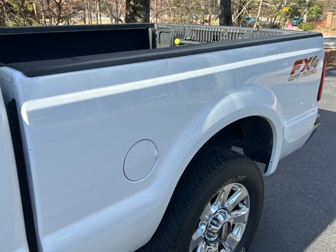 Used 2010 Ford F250 Lariat image 14