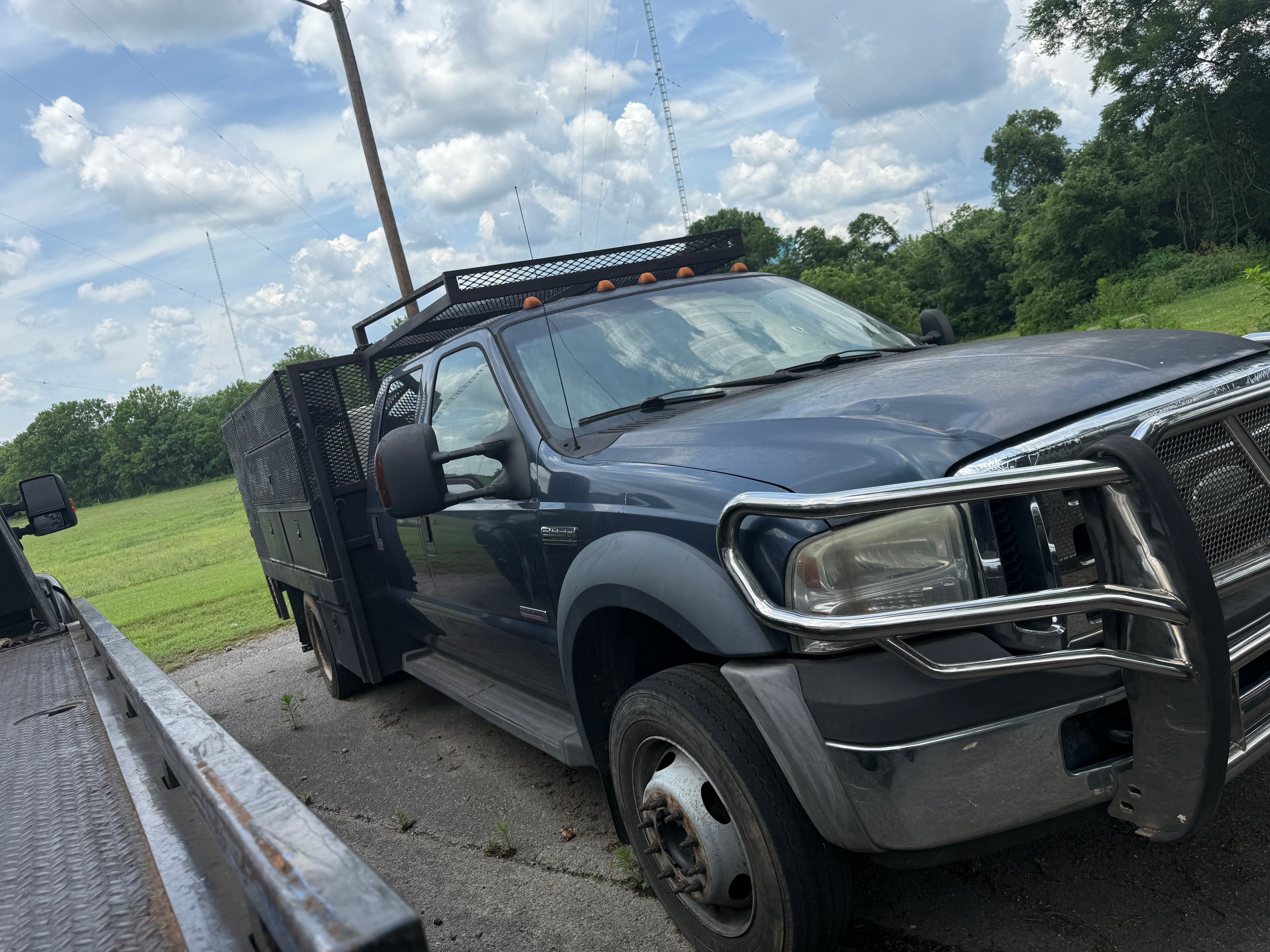 Used 2006 Ford F550 2WD Crew Cab Super Duty image 12