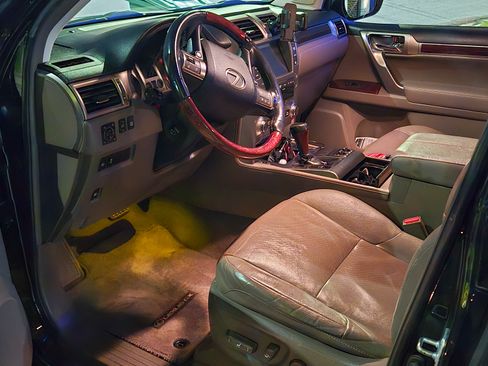 Used 2015 Lexus GX 460 w/ Premium Package image 4