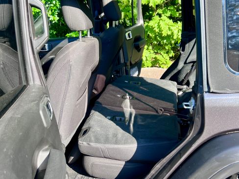 Used 2022 Jeep Wrangler Unlimited Sport AWD/4WD image 15