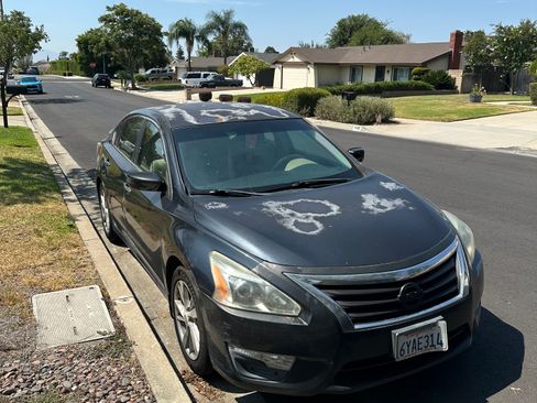 Used 2013 Nissan Altima 2.5 SV FWD image 2