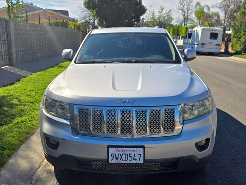 Used 2011 Jeep Grand Cherokee Laredo image 4