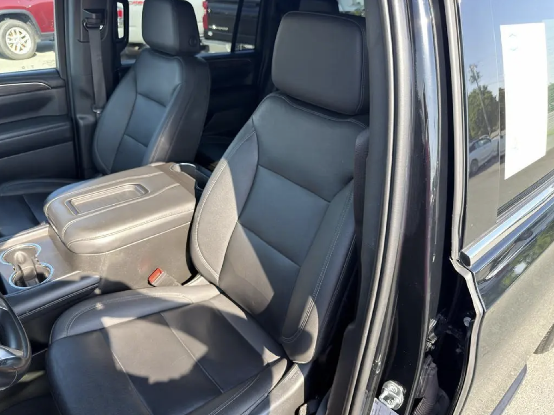Used 2023 Chevrolet Suburban LT RWD image 22