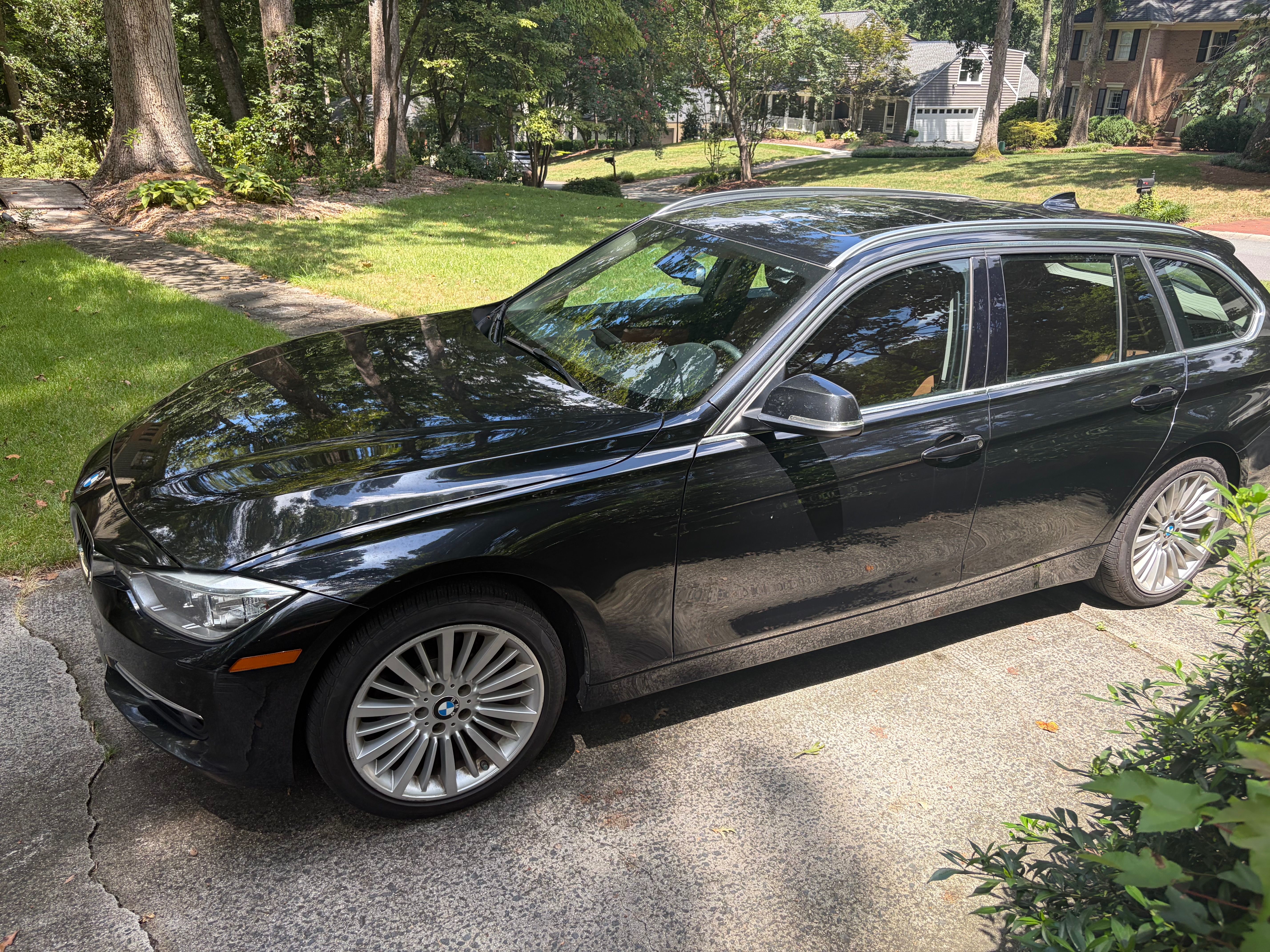 Used 2014 BMW 328i xDrive Wagon AWD/4WD image 1