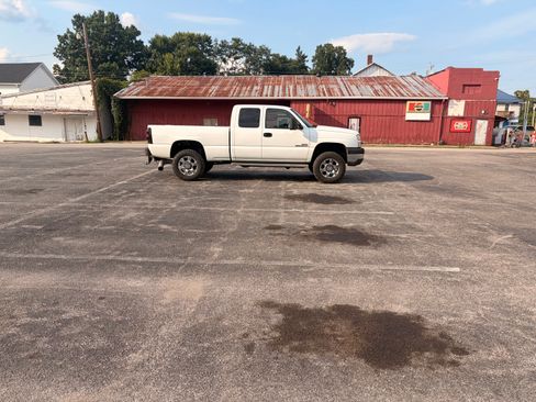 Used 2005 Chevrolet Silverado 2500 LS w/ Heavy-Duty Power Package AWD/4WD image 5