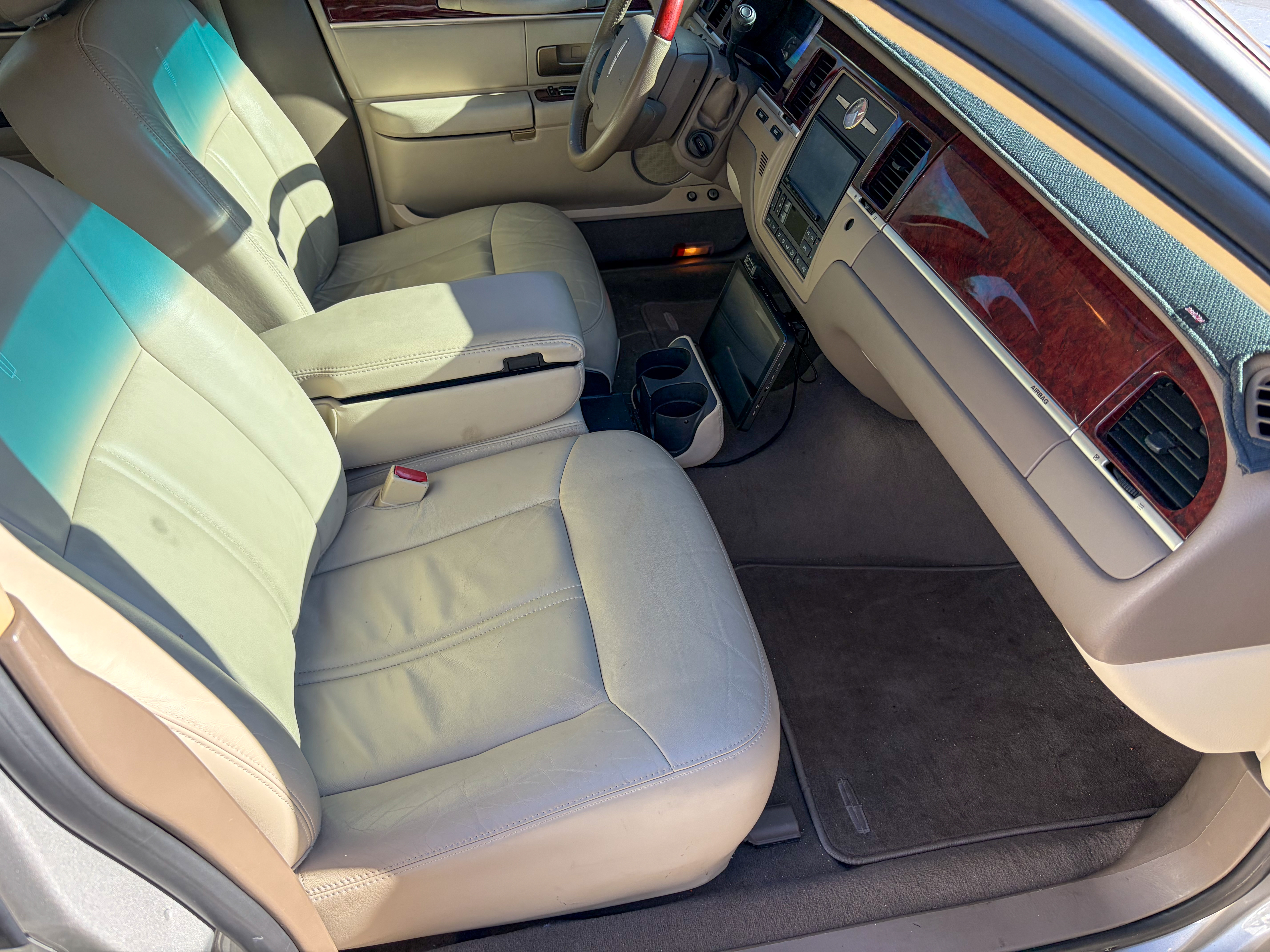 Used 2005 Lincoln Town Car Signature Limited RWD image 29