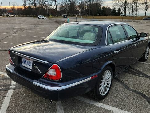 Used 2006 Jaguar XJ8 image 4