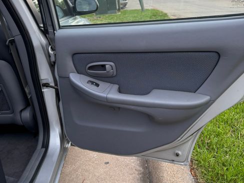 Used 2006 Hyundai Elantra GT FWD image 15