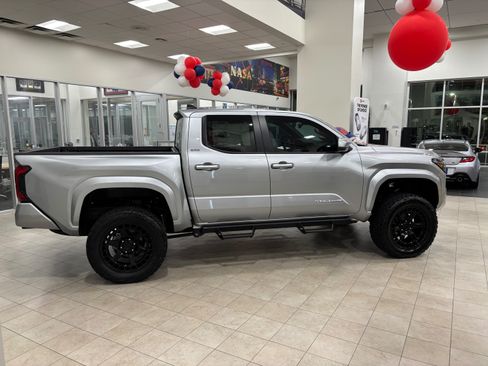 Used 2025 Toyota Tacoma SR5 image 1