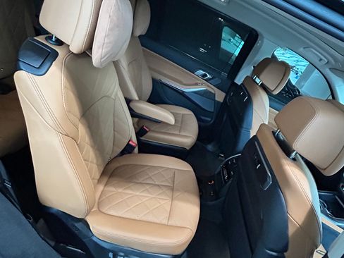 Used 2024 BMW X7 xDrive40i w/ Executive Package image 6