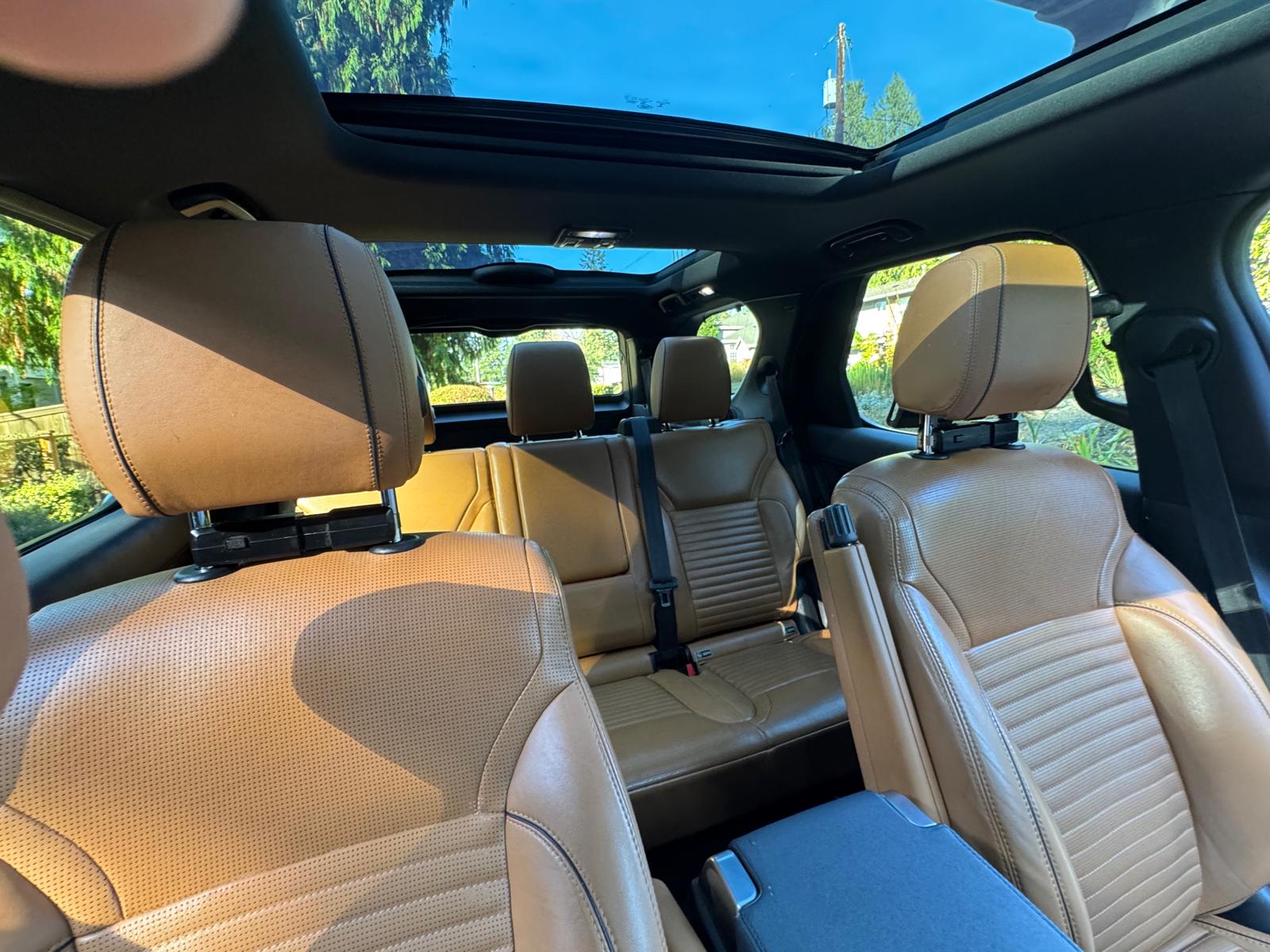 Used 2018 Land Rover Discovery HSE AWD/4WD image 16