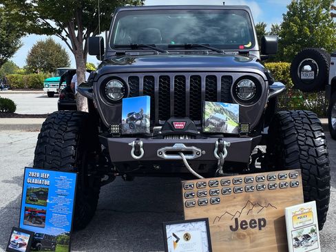 Used 2020 Jeep Gladiator Sport w/ Quick Order Package 24S image 15