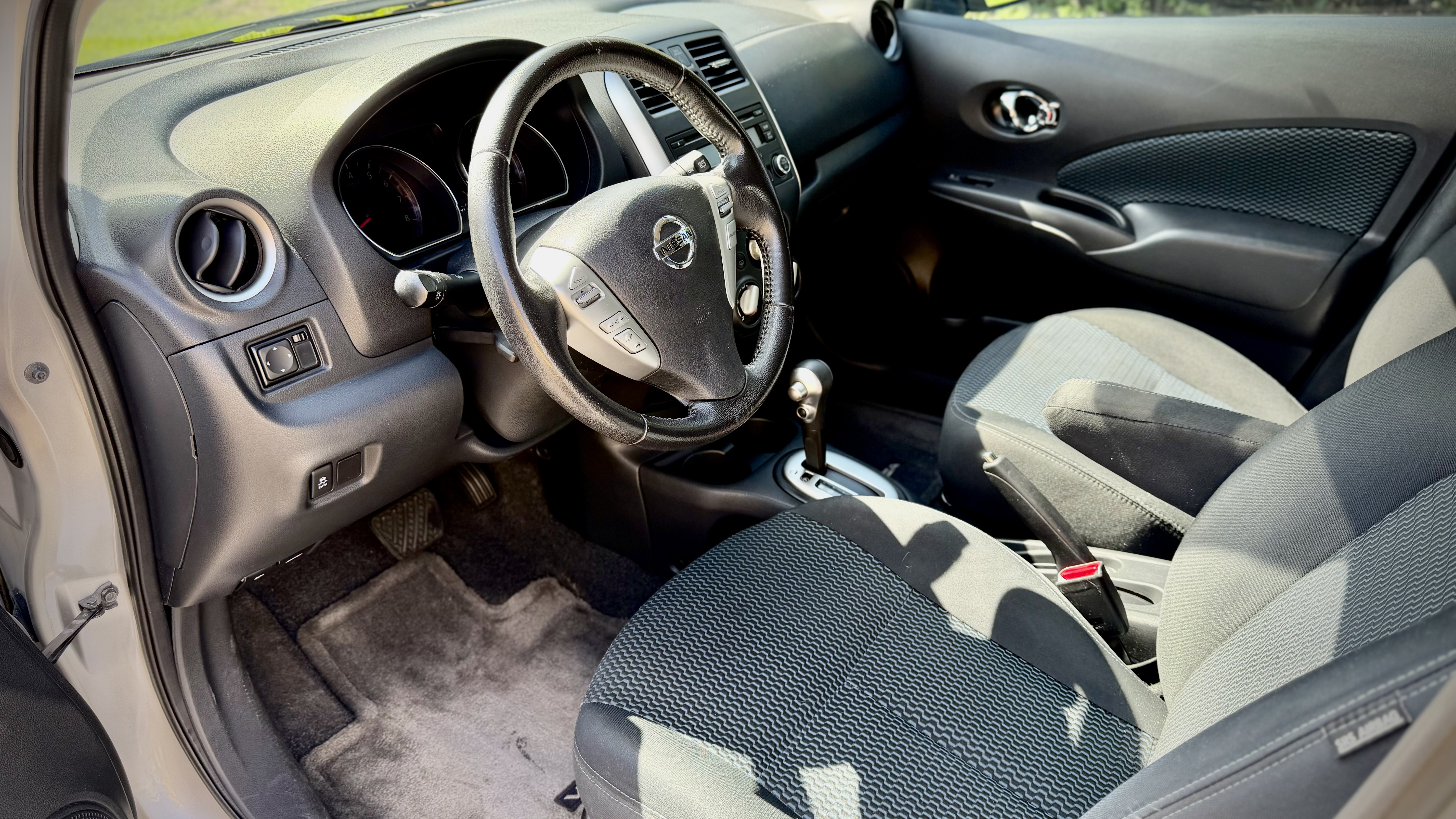 Used 2014 Nissan Versa Note SV FWD image 9