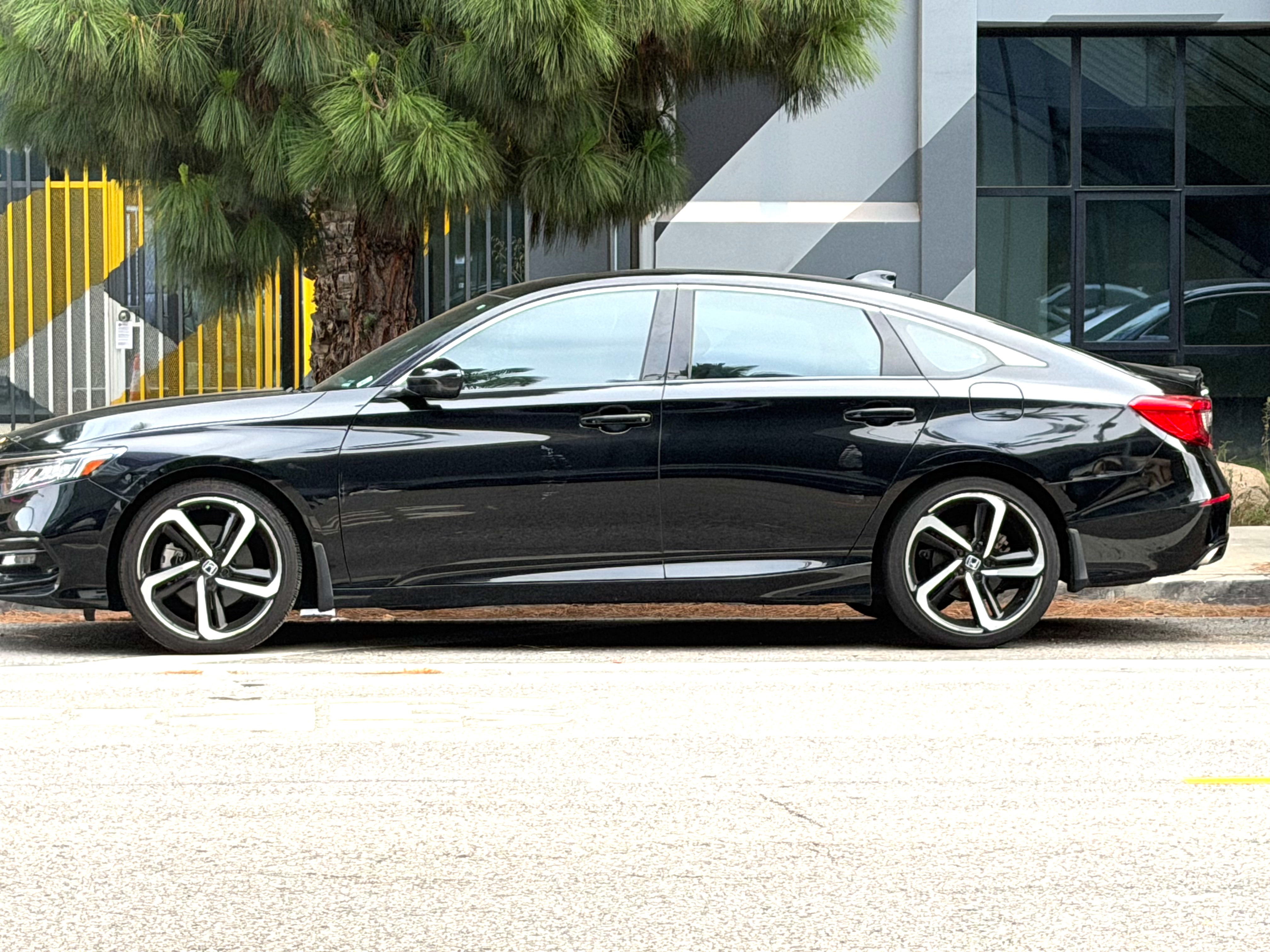 Used 2019 Honda Accord Sport image 1