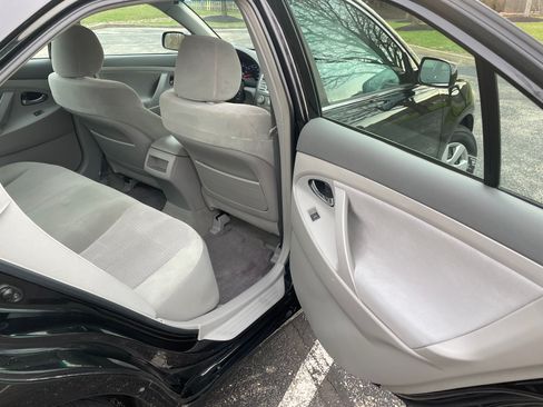 Used 2011 Toyota Camry LE image 19