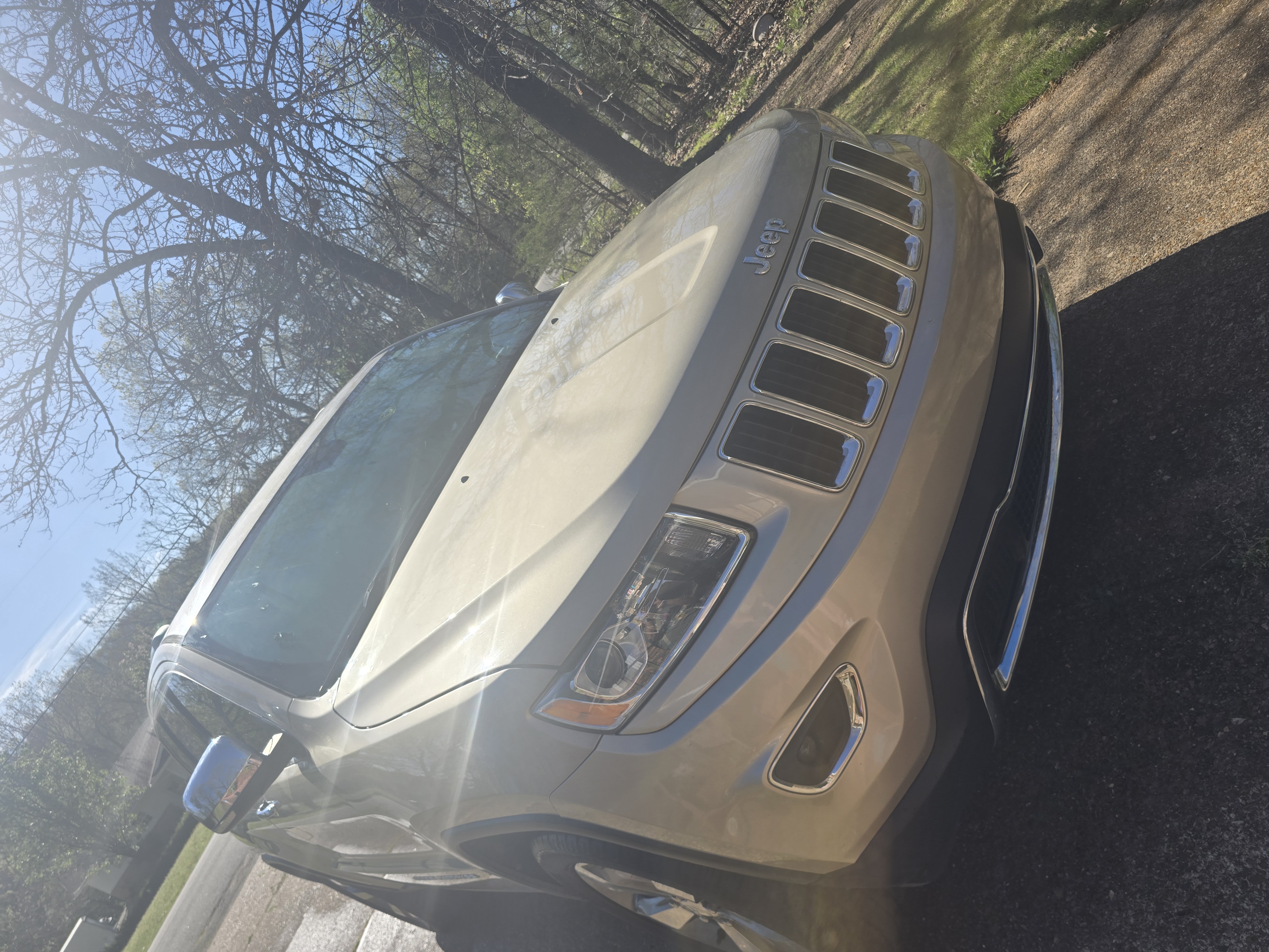 Used 2015 Jeep Grand Cherokee Limited AWD/4WD image 2