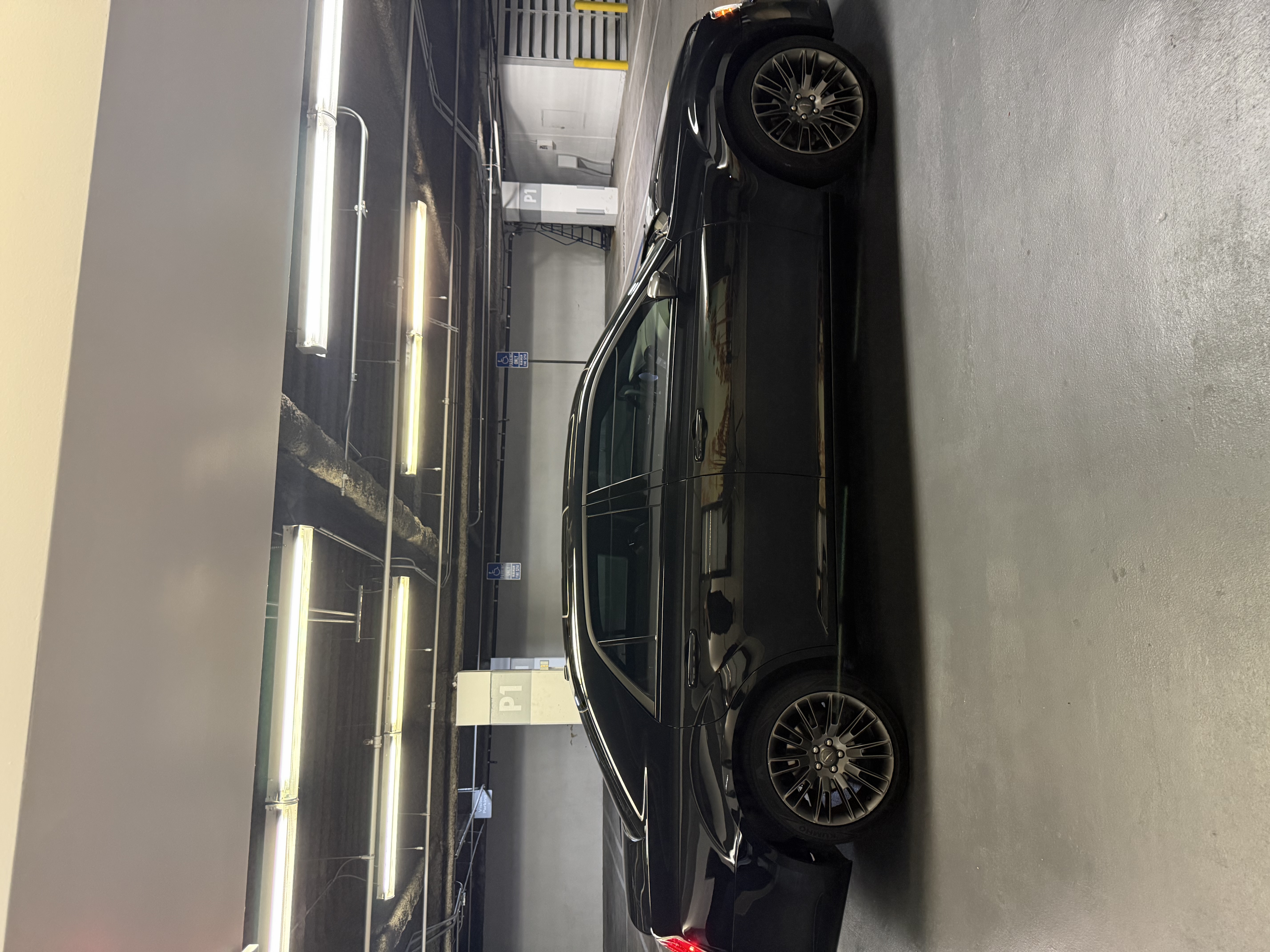 Used 2014 Chrysler 300 C RWD image 15