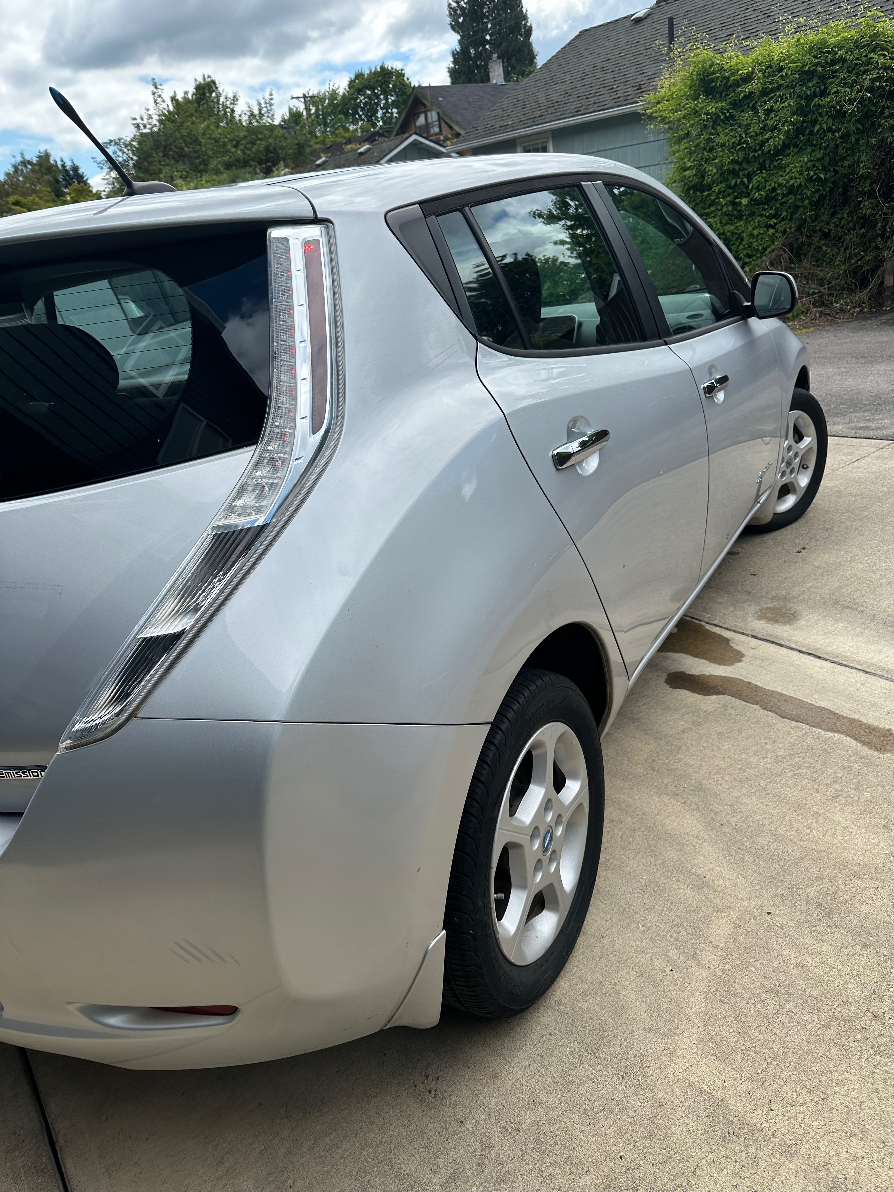 Used 2013 Nissan Leaf SV w/ LED & Quick Charge Pkg FWD image 10