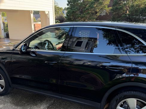 Used 2022 Porsche Cayenne AWD/4WD image 6