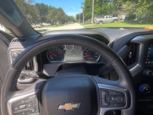 Used 2021 Chevrolet Silverado 1500 LT AWD/4WD image 4