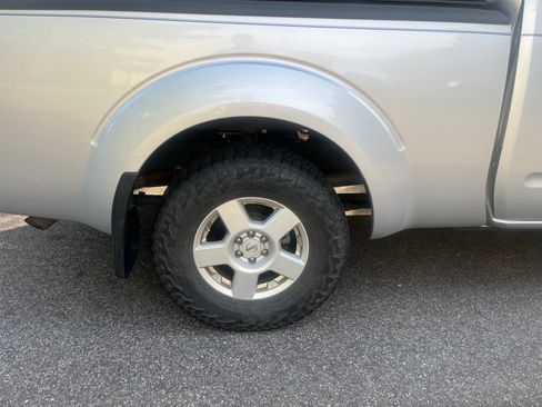 Used 2006 Nissan Frontier SE w/ (P01) Power Pkg AWD/4WD image 16
